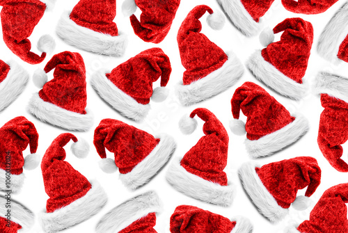 Rote Weihnachtsmützen isoliert vor weissem hintergrund