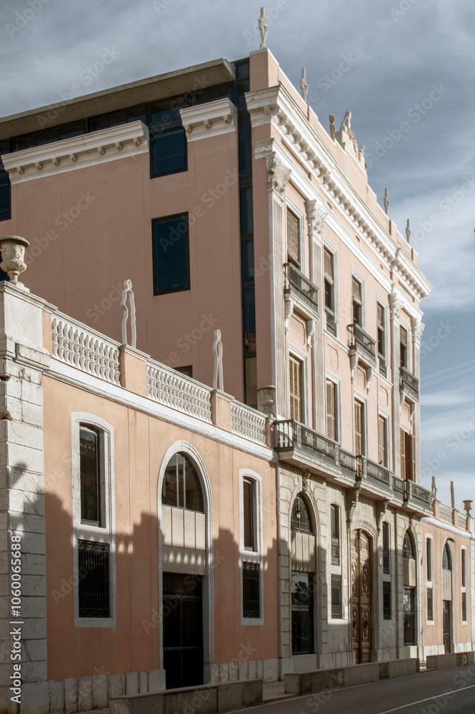 Fototapeta premium edificio ATM en Tarragona