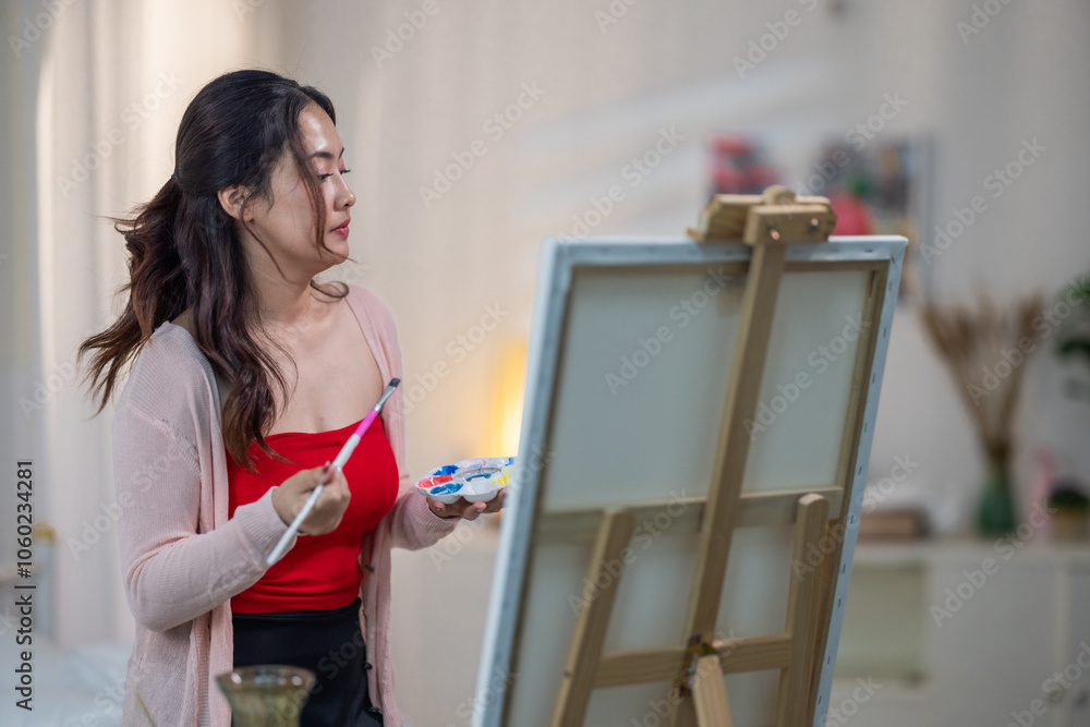 Obraz premium Woman Painting at Home Studio