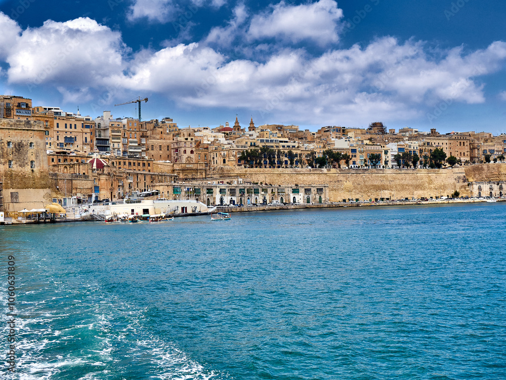 Fototapeta premium Panoramic view of Valletta from the sea, Malta