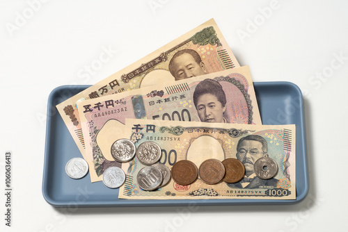 Obraz na płótnie 日本円の新紙幣とコインで現金払いのイメージ