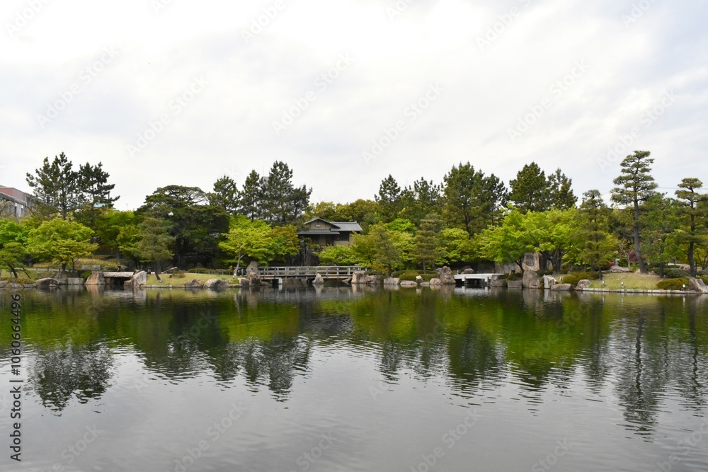 Obraz premium Landscape of lake in a Japanese garden