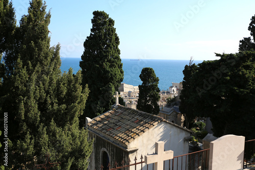 Vue du cimetière Marin de Sète sur la Méditerranée photo