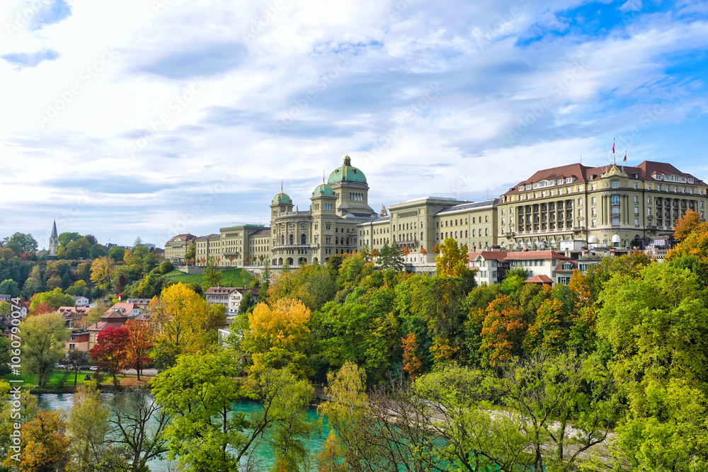 Naklejka premium Federal Palace of Bern, Switzerland – Autumn View with Aar River and Colorful Foliage