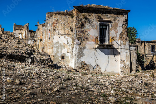 Obraz na płótnie Abandoned ruins of the ghost town of Craco. A city abandoned due to an earthquake in the late 20th century. Province of Matera, Basilicata, Italy w salonie