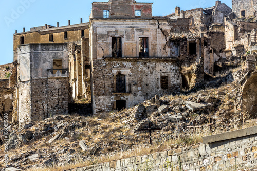 Obraz na płótnie Abandoned ruins of the ghost town of Craco. A city abandoned due to an earthquake in the late 20th century. Province of Matera, Basilicata, Italy w salonie