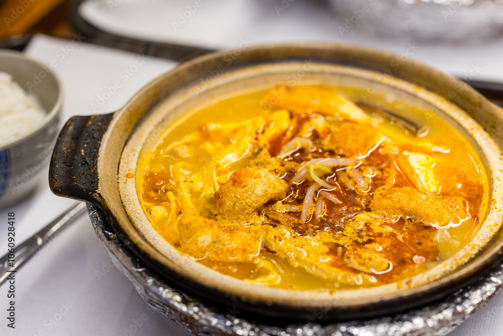 Curry chicken bowl in the restaurant Curry chicken bowl in the restaurant