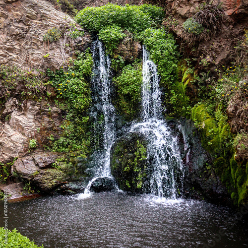 Fototapeta Naklejka Na Ścianę i Meble -  Hidden waterfall on the coast