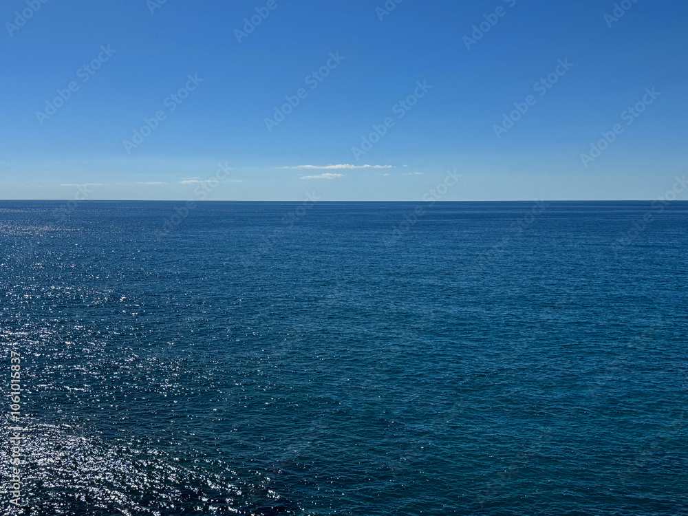Obraz premium Ocean blue water and sky.