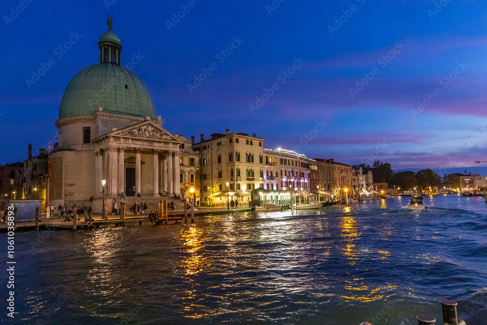 Naklejka premium Venice by Night