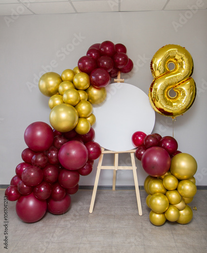 photo zone made of balloons with an easel