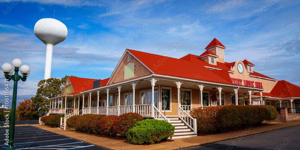 Φωτογραφία Osage Beach Landmark Buildings in the Historic District on the Main Street near