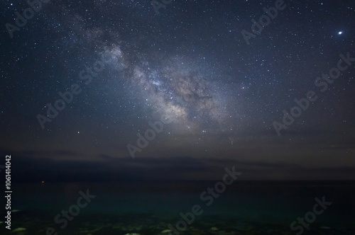 Wallpaper Mural 夜でも海の底が見える透き通った海と天の川 Torontodigital.ca