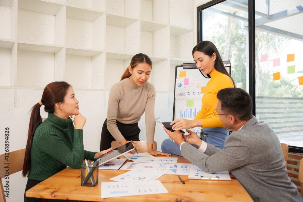 Fototapeta premium Group of Asian businessmen are sitting in a meeting, talking, exchanging knowledge. Presentation about office work