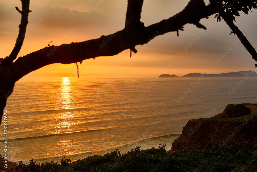 Breathtaking sunset views over La Costa Verde From Miraflores, it’s pure magic watching the cliffs meet the Pacific, waves crashing below, and endless skies above. Breathtaking sunset views over La Costa Verde From Miraflores, it’s pure magic watching the cliffs meet the Pacific, waves crashing below, and endless skies above.