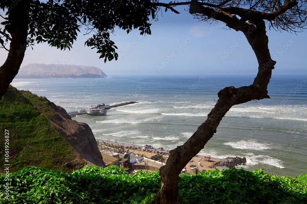 Breathtaking views over La Costa Verde From Miraflores, it’s pure magic watching the cliffs meet the Pacific, waves crashing below, and endless skies above. Moments like these make you feel con Breathtaking views over La Costa Verde From Miraflores, it’s pure magic watching the cliffs meet the Pacific, waves crashing below, and endless skies above. Moments like these make you feel con