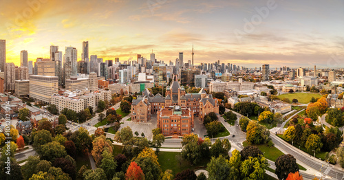 Obraz na płótnie Toronto, Ontario, Canada panoramic skyline at dawn in early autumn. w salonie