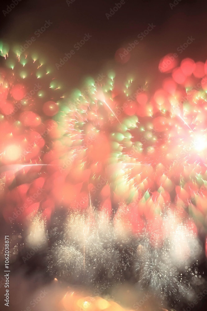 Obraz premium Vibrant Display of Colorful Fireworks in Night Sky