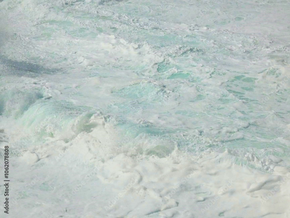 Fototapeta premium schiuma creata dalle onde del mare