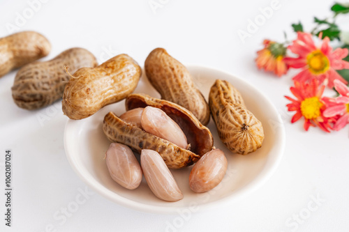 Wallpaper Mural 塩茹で殻付き落花生 Torontodigital.ca