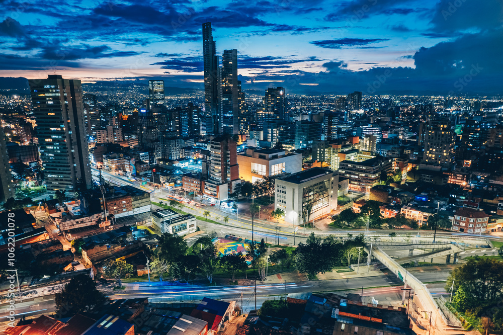 vista nocturna de la ciudad de Bogotá, Colombia