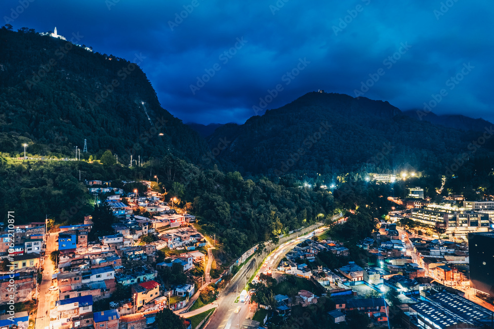 vista nocturna de la ciudad de Bogotá, Colombia