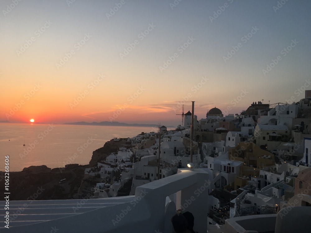 Obraz premium sunset at oia city