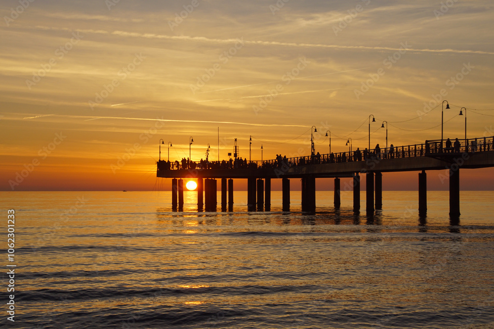 Obraz premium pier in the sunset in marina di pietrasanta
