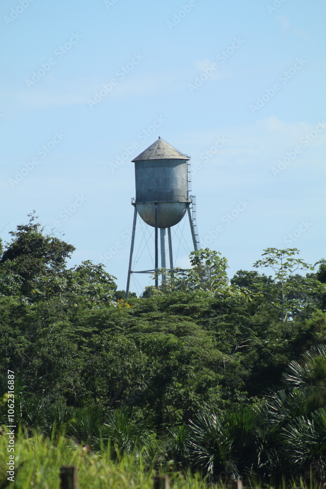  caixa d'água de ferro em fordlândia, pará 