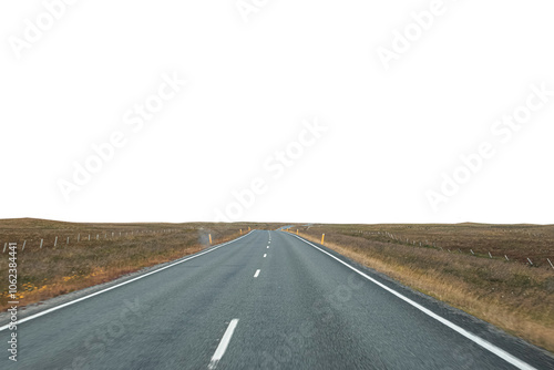 Asphaltierte Straße in karger Landschaft, freigestellt auf weißem Hintergrund, transparenter Hintergrund