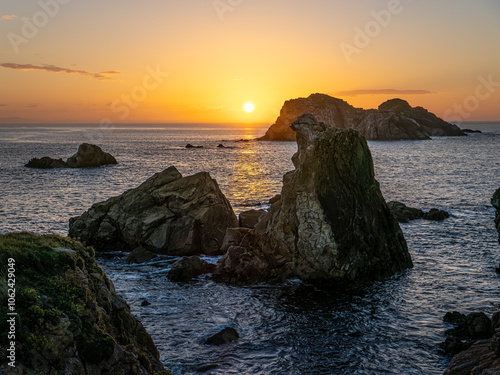 Puesta de sol en el océano Atlántico, islas Gabeiras, Galicia (España) photo