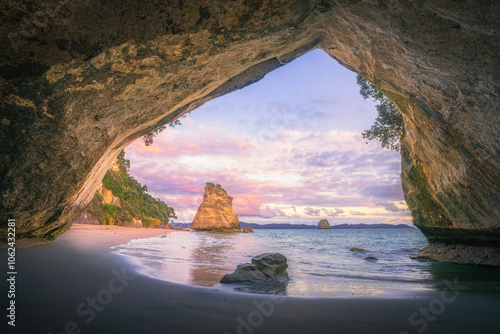 Obraz na płótnie view from the cave at cathedral cove beach at sunrise,coromandel,new zealand w salonie