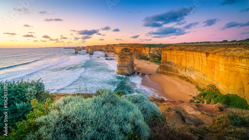 Obraz na płótnie twelve apostles at sunset,great ocean road at port campbell, australia w salonie