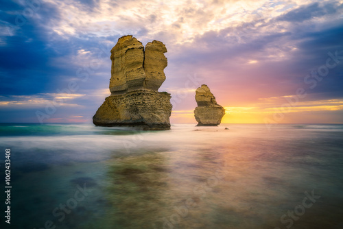 Obraz na płótnie gibson steps at sunset, twelve apostles, great ocean road in victoria, australia w salonie