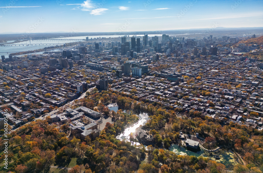 Obraz premium Parc La Fontaine in Montréal, aerial view