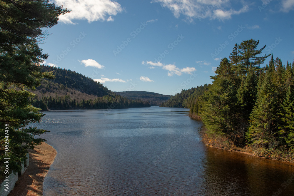 Le parc national de la Mauricie au Quebec Canada pendant l'automne Le parc national de la Mauricie au Quebec Canada pendant l'automne