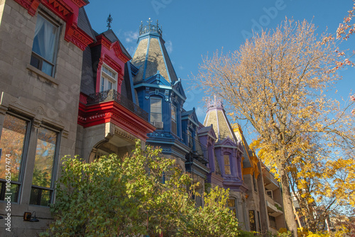 Maison colorée du plateau de Mont-Royal à Montreal au Quebec