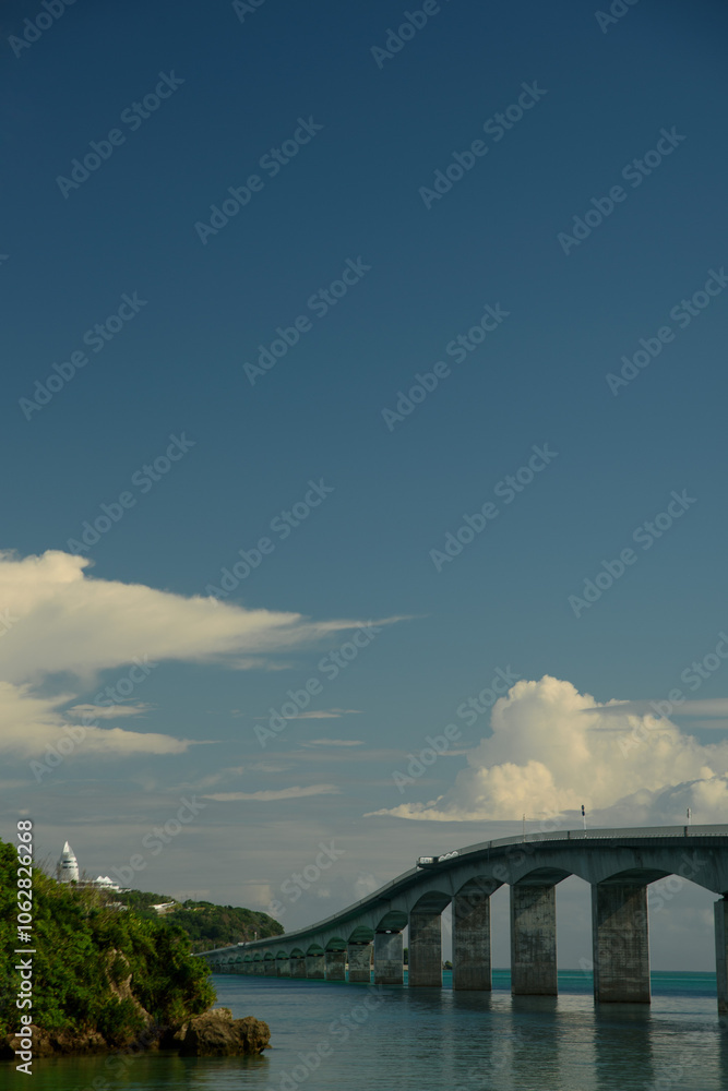 Obraz premium 沖縄県・名護市古宇利大橋
