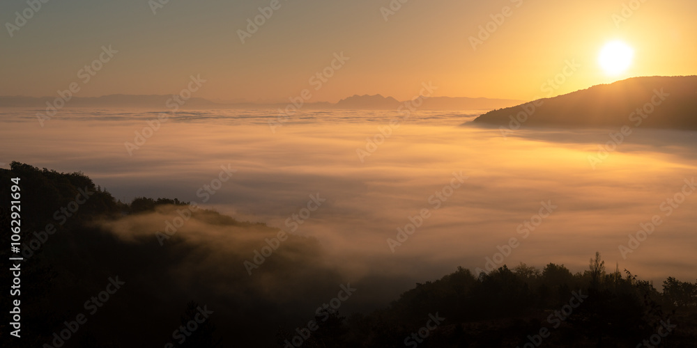 Naklejka premium nuage vallée l'ouveze Privas Ardèche France 