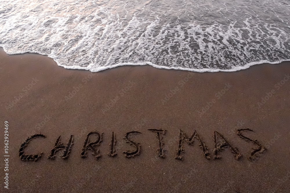 Fototapeta premium inscription mary christmas on the seashore