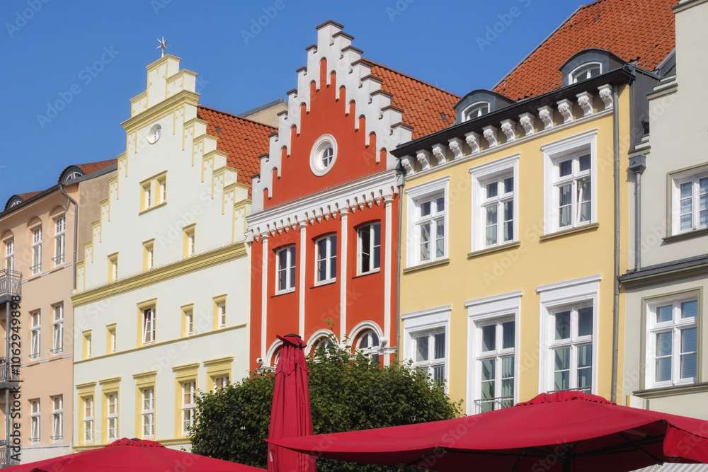 Fototapeta premium Greifswald - Häuserzeile in der Altstadt, Mecklenburg-Vorpommern, Deutschland, Europa