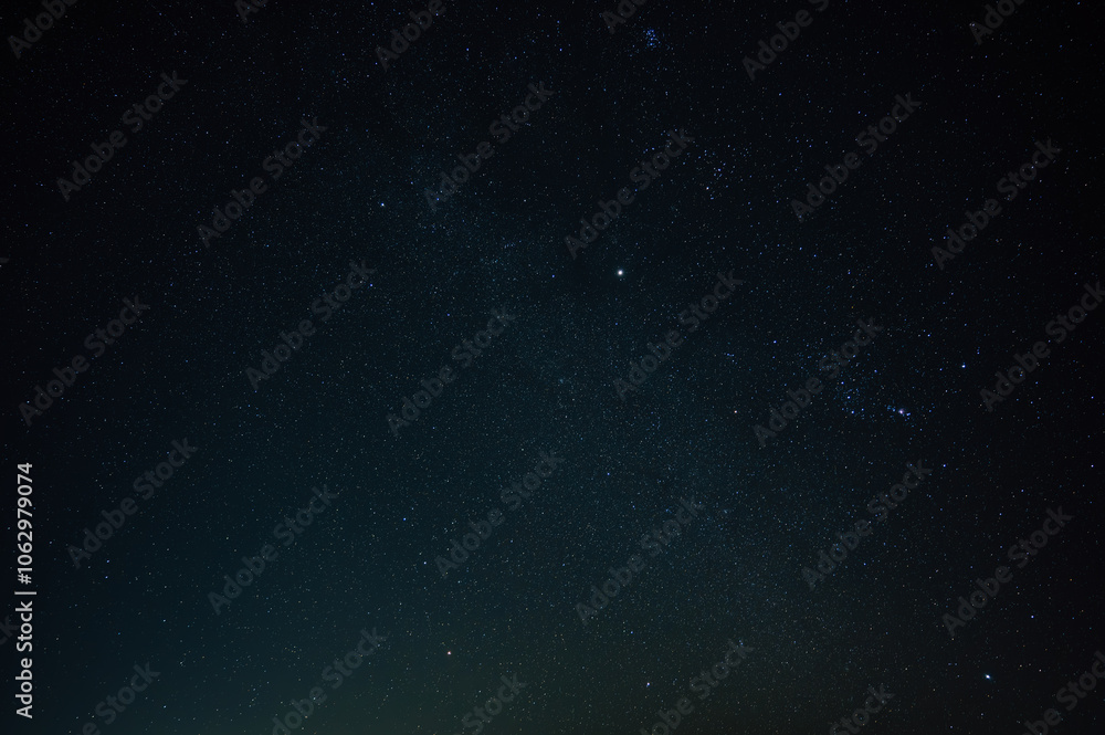 満天の星空 - 無数の星がきらめく夜空、冬のオリオン座 満天の星空 - 無数の星がきらめく夜空、冬のオリオン座