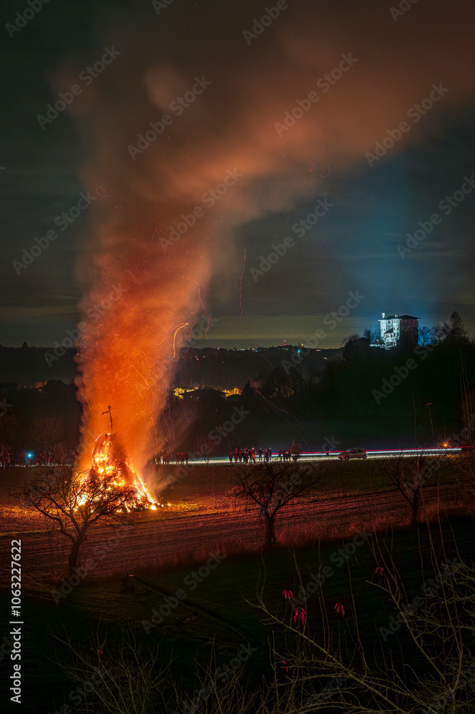 Ancient Christmas traditions in Friuli. Pignarul, Epiphany fires and fireworks that close the Christmas period. Ancient Christmas traditions in Friuli. Pignarul, Epiphany fires and fireworks that close the Christmas period.