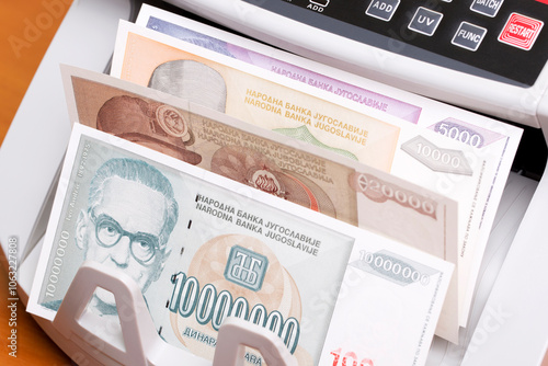 Картината върху платно Yugoslav dinar in the counting machine