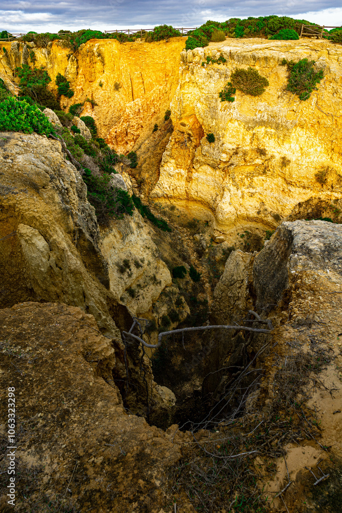 Fototapeta premium Algarve - Felsen, Meer Sonne, Strand