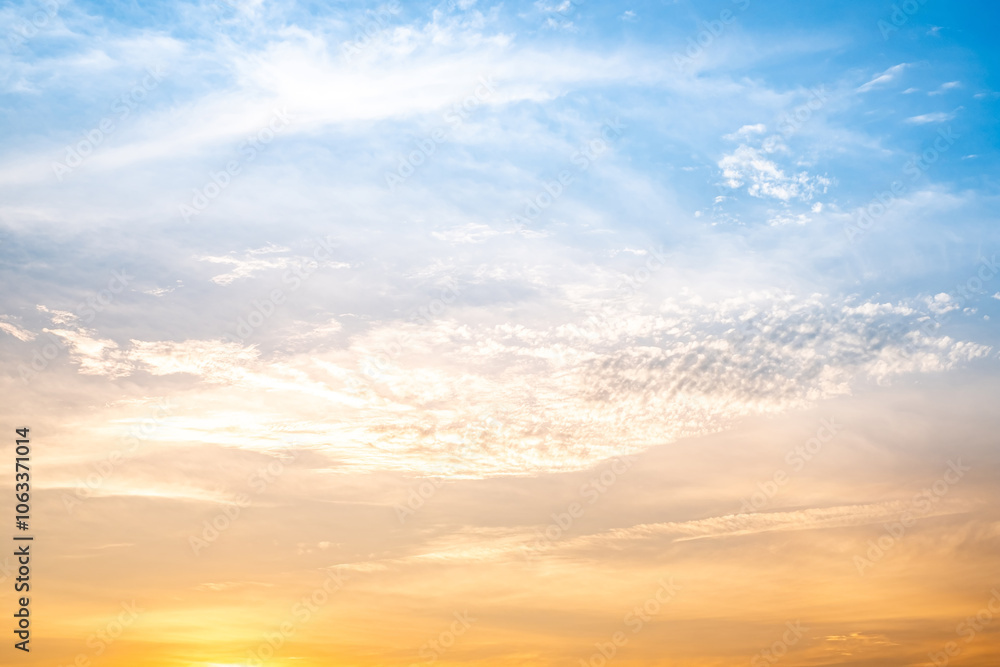 Obraz premium Beautiful , luxury soft gradient orange gold clouds and sunlight on the blue sky perfect for the background, take in everning,Twilight, Large size, high definition landscape photo