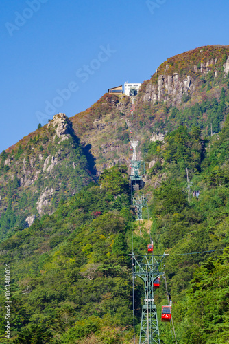 秋の御在所岳 御在所ロープウェイ山上公園駅方面（三重県三重郡菰野町）