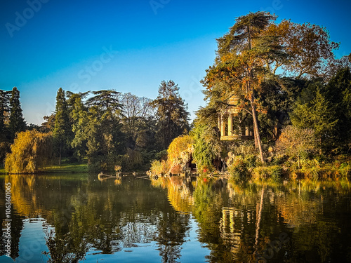 Obraz na płótnie Street view of Bois de Vincennes, France w salonie