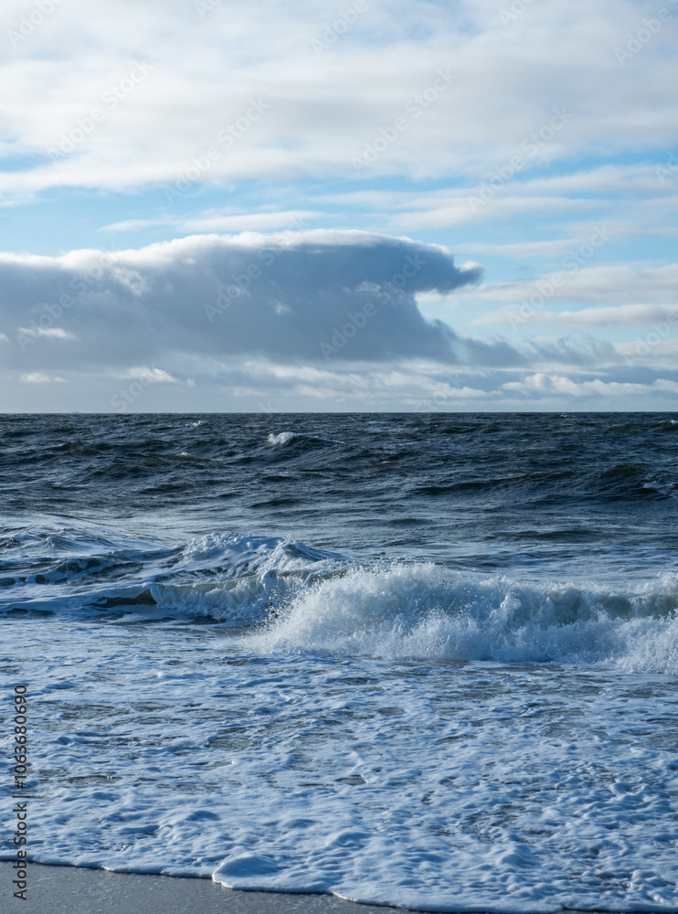 Fototapeta premium North Sea wave resembling cloud in the sky