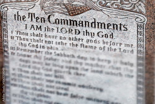 Φωτογραφία Ten Commandments on Display in City Park Texture Spiritual Commands